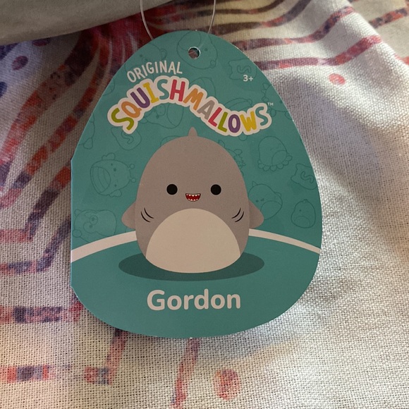 Squishmallows Gordon shark with grey fins - Picture 3 of 3
